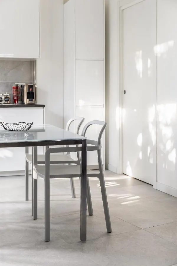 Carlotta'S Home By Holiday Solutions Albese Con Cassano Italy