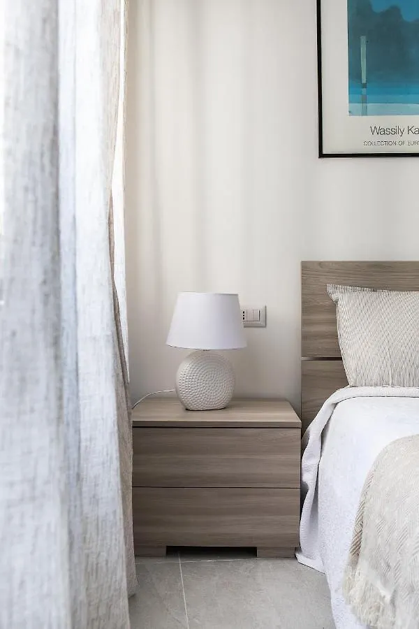 Carlotta'S Home By Holiday Solutions Albese Con Cassano Apartment