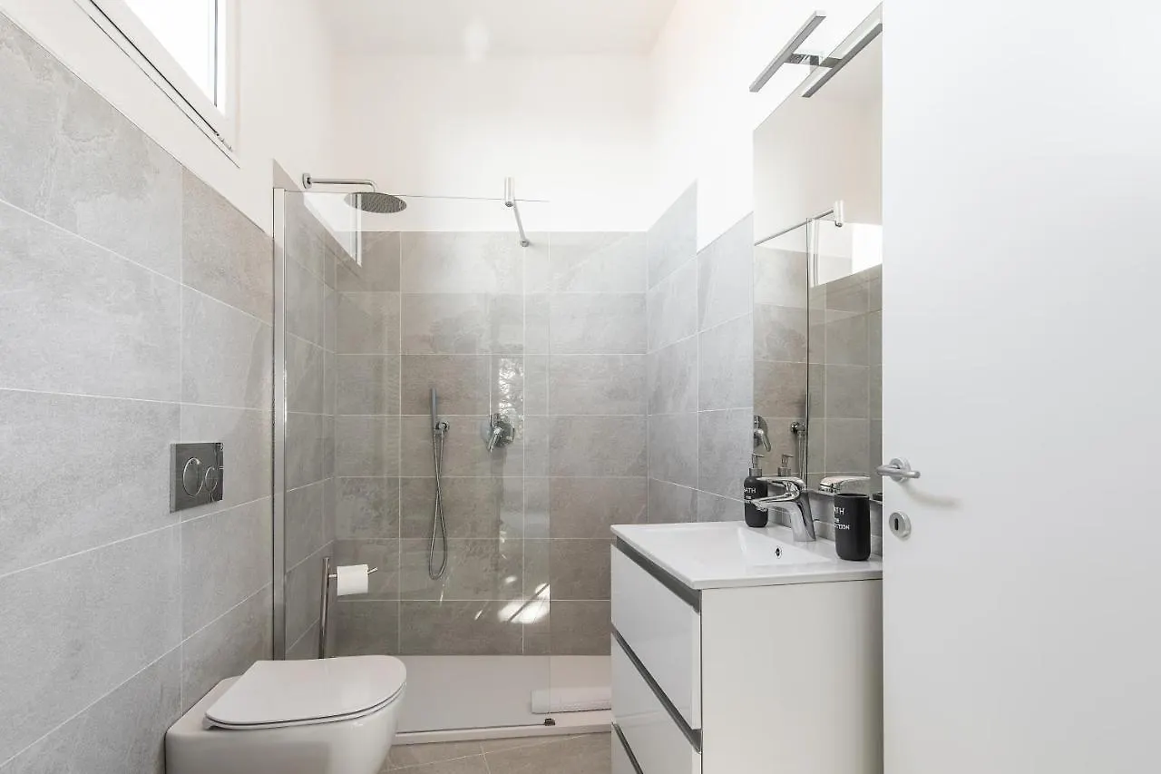 Carlotta'S Home By Holiday Solutions Albese Con Cassano 0*,