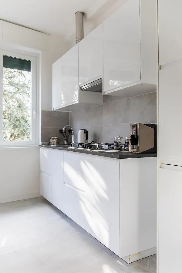 Carlotta'S Home By Holiday Solutions Albese Con Cassano Apartment